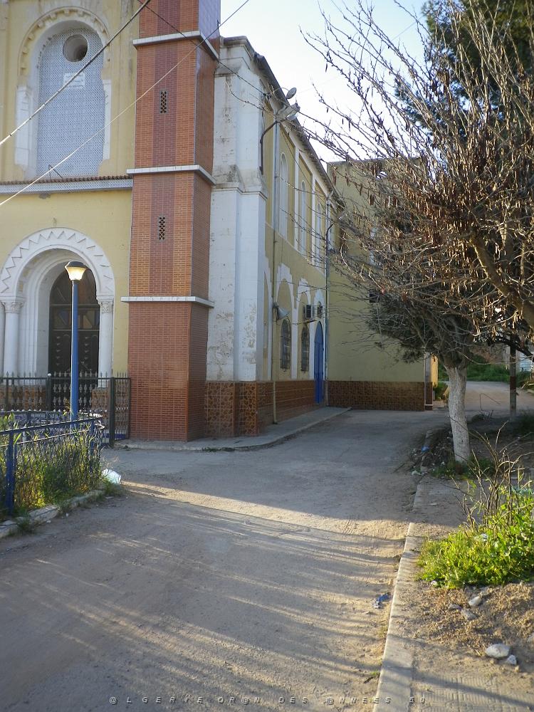 1882 la partie droite de l'eglise misserghin.JPG